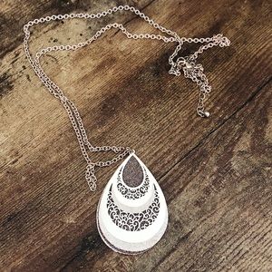 🔥NWOT Sparkly RoseGold Necklace